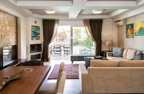 Haniotis Villa | R 1258 Elegant Villas - Deluxe Villa with Sea View - Garden View - Outdoor Jacuzzi & XBOX on reques