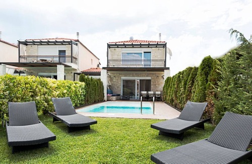 Haniotis Villa | R 1258 Elegant Villas - Deluxe Villa with Sea View - Garden View - Outdoor Jacuzzi & XBOX on reques