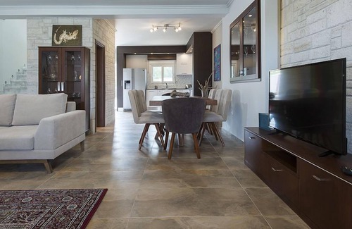 Haniotis Villa | R 1259 Elegant Villas - Family Villa - Sea View - Garden View - Outdoor Jacuzzi & X-box on reques