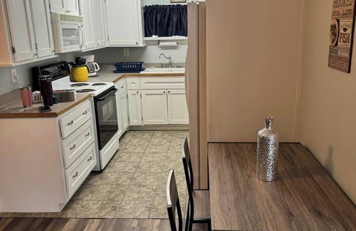 Wyandotte Cottage | R&R Retreat w/Lake Access. Grand Lake Grove, OK