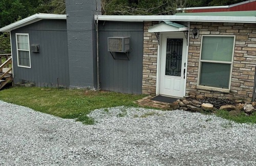 Wyandotte Cottage | R&R Retreat w/Lake Access. Grand Lake Grove, OK