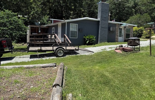 Wyandotte Cottage | R&R Retreat w/Lake Access. Grand Lake Grove, OK