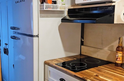 Newport Cottage | R & R's Modern Retreat