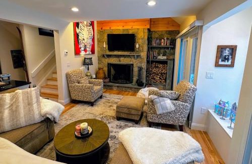 Bretton Woods House | R20 luxury ski-in/out townhome in Bretton Woods next to beginner ski trail!