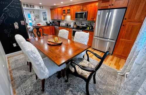 Bretton Woods House | R20 luxury ski-in/out townhome in Bretton Woods next to beginner ski trail!