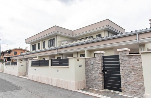 Ciampino Apartment | R4 STUDIO APARTMENT WITH PATIO AND GARDEN