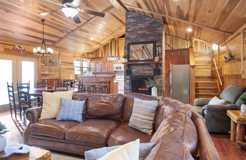 Dover Cabin | Raccoon Retreat with October Discounts!