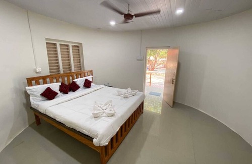 Maliya Hotel | Radhe Farm (200mtr from Devaliya Park)