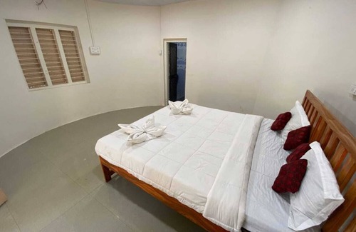 Maliya Hotel | Radhe Farm (200mtr from Devaliya Park)