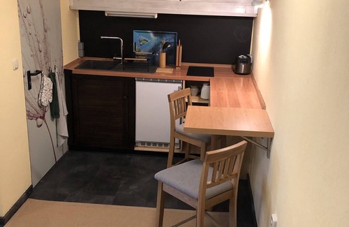 Ziethen Apartment | Radlerzimmer mit Separatem Bad Außerhalb des Zimmers. Sehr Gemütlich