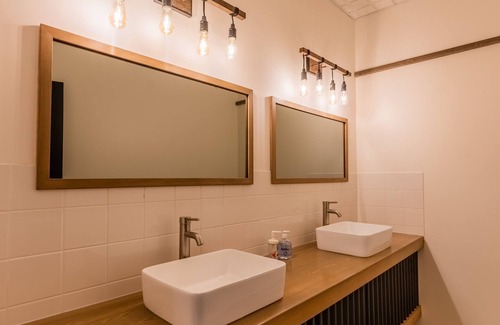 East Kootenay Hotel | Raging Elk Adventure Lodging