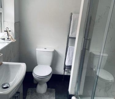 Crewe Apartment | Railway House - By EazyStays