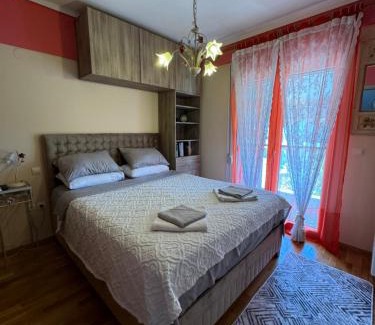 Pylaia-Chortiatis House | Rainbow Floor