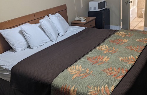 Hendersonville Hotel | Rainbow Motel