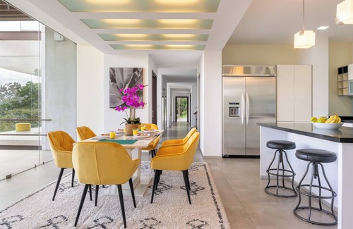 San Antonio House | Ram & Thaila Shangri-La Luxury 8 pax 4-br residence w/indoor pool, Jacuzzi & gym
