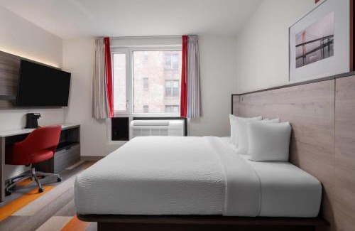 Midwood Hotel | Ramada by Wyndham Brooklyn Near Flatbush