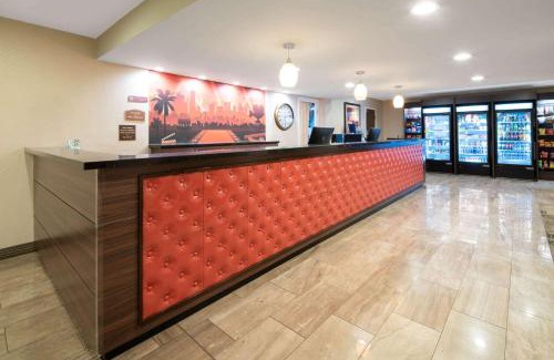 Burbank Hotel | Ramada by Wyndham Burbank Airport