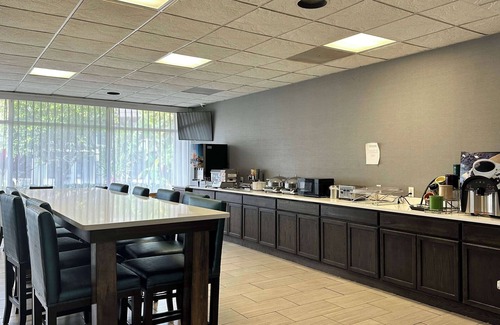 Cocoa West Hotel | Ramada by Wyndham Cocoa