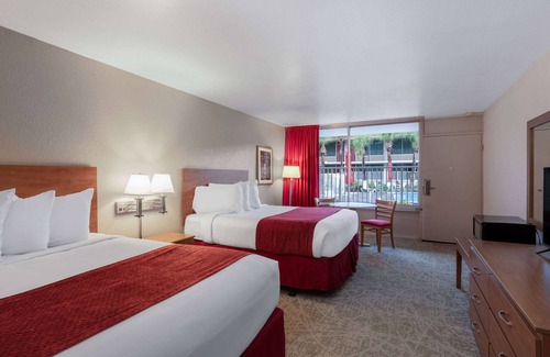 West Kissimmee Hotel | Ramada by Wyndham Kissimmee Gateway