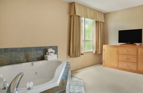 Regional District of Nanaimo Hotel | Ramada by Wyndham Nanaimo