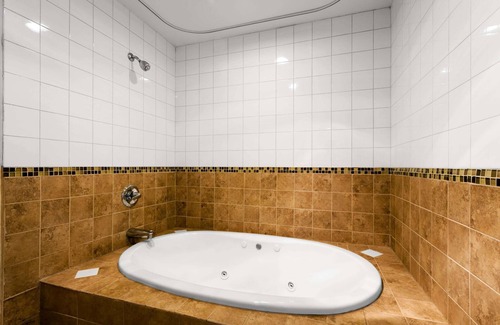 Tukwila Hotel | Ramada by Wyndham SeaTac Airport North