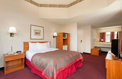 Tukwila Hotel | Ramada by Wyndham SeaTac Airport North