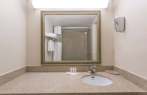 Triangle Hotel | Ramada by Wyndham Triangle/Quantico