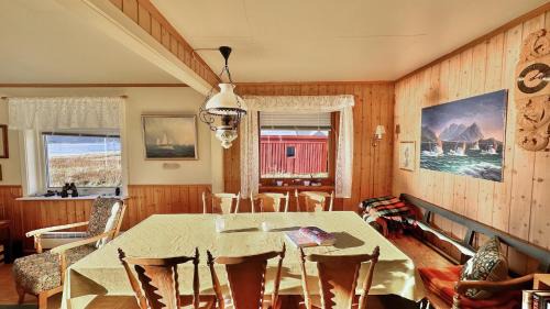 Flakstad Ski Chalet | Ramberg Beach View