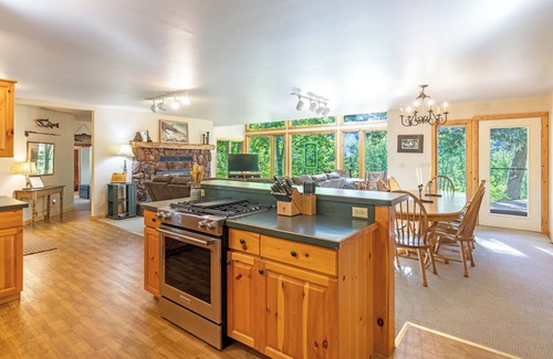 Clinton Cabin | Ranch Creek Ranch - Stunning Home in The Mountains Of Western Montana
