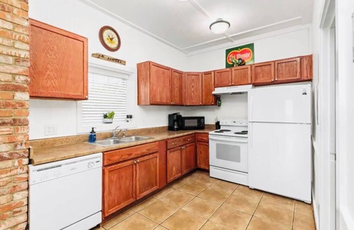 Concan Cabin | Rancho Vista Cabin - Frio - Garner - Sleeps 10