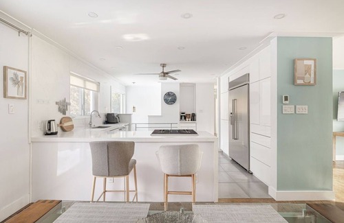 Westboro House | Rare find! 4 BR Exec Home in Westboro Beach with Chef's Kitchen, Guest Suite