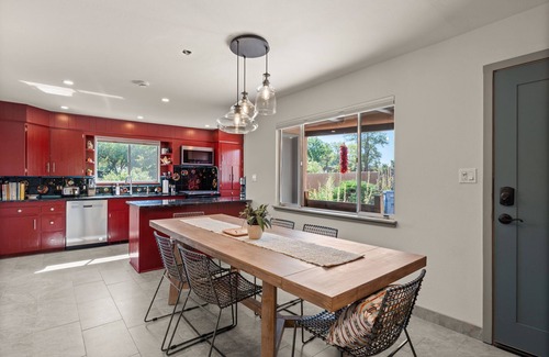 South Capitol House | Rare Gem in Santa Fe 2-bedroom, with AC, Wi-Fi