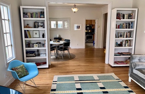 Nob Hill Condo | Rare, gorgeous third floor apartment in mint condition atop Sacramento Street on Nob Hill (parking!)