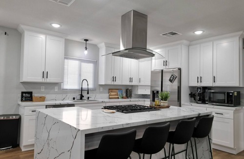 San Bernardino House | Rare Newly remodeled and fully furnished beauty