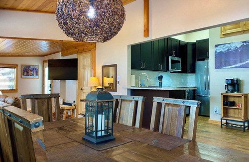 Breckenridge Ski Chalet | Rare single level 2 bed 2 bath Chalet on Shuttle Route minutes to Breckenridge