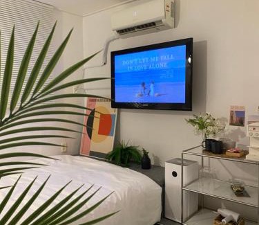 Gwanak-gu Apartment | Raum Stay #sillim stn 2min #airport bus 1min #gangnamhongdae 20min #yeouido10min #longtermstay dc #healingproperty