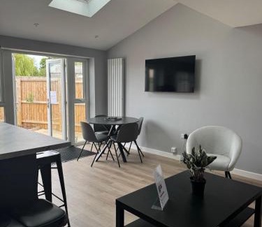 Patchway House | Ravenscourt Premium by Brabazon Rooms