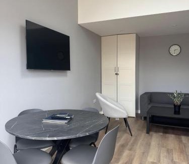 Patchway House | Ravenscourt Premium by Brabazon Rooms