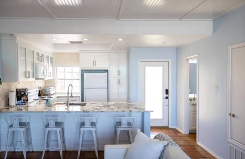 Corpus Christi Apartment | Ravishing Waterfront! Pool/Spa 2BR King & QueennBrand new Docks and Slips