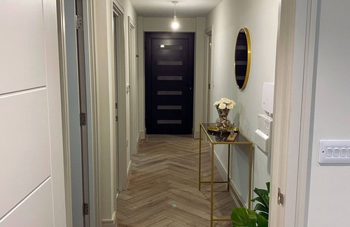 West Barnes Apartment | Raynes Park apartment x2 bathroom* wifi* garden*
