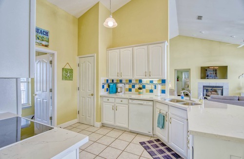 Navarre Beach House | Rays of Sunshine: Water View, Large Porches, Board Games, Bicycles, Ping Pong