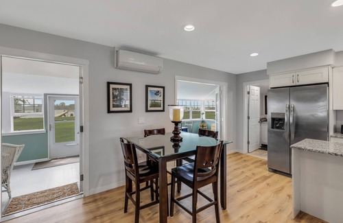 Pearl Beach House | Rays On The River: Fall Colors & Cozy Riverfront Vibes – Your Perfect Escape!