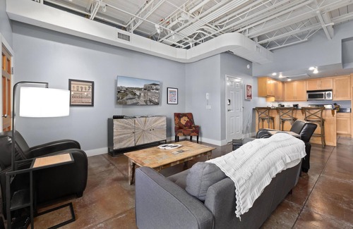 Fayetteville Condo | Razorback Retreat on Dickson Street