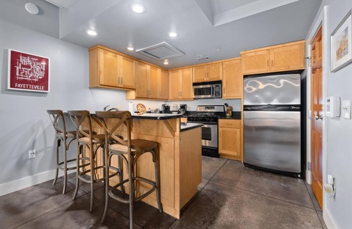 Fayetteville Condo | Razorback Retreat on Dickson Street