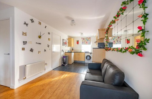 Leeds House | RB27R For your most relaxed & Cosy stay Free Parking Free Fast WiFi