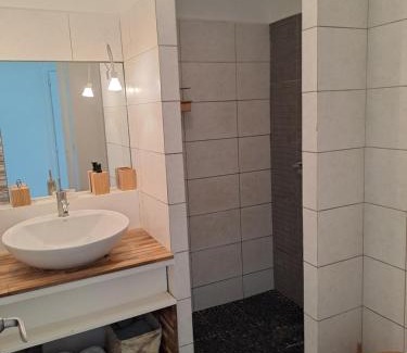 L'Autre-Bord Apartment | RDC appartement en bord de mer au son des vagues