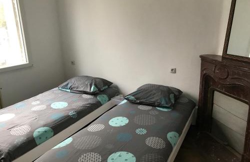 Souppes-sur-Loing Apartment | RDC Maison privée avec très grande cour