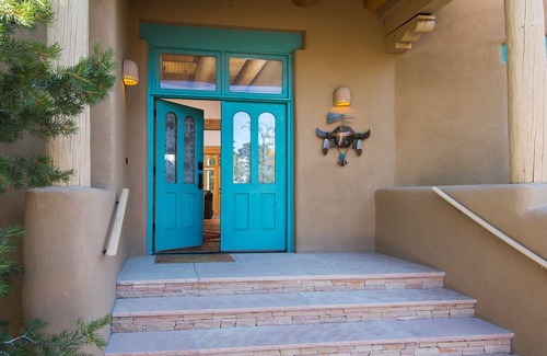 Historic Eastside House | READ OUR REVIEWS! In the Historic District, Easy Walk to Plaza & Canyon Rd.
