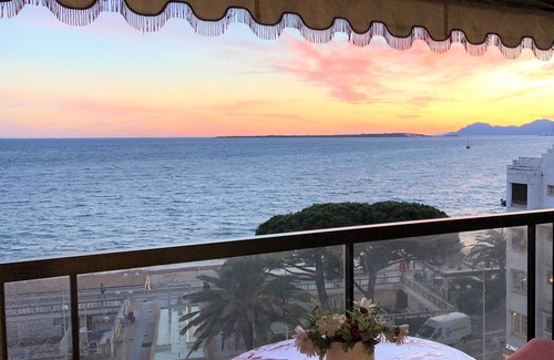 Juan-les-Pins Apartment | REAL SEA VIEW - TERRACE - BEACH FACE - CENTRAL (shops) - AIR CONDITIONING - WIFI