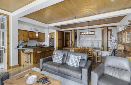 Big White Ski Resort House | Real Ski-In-Out within 5 minutes from the village and great views